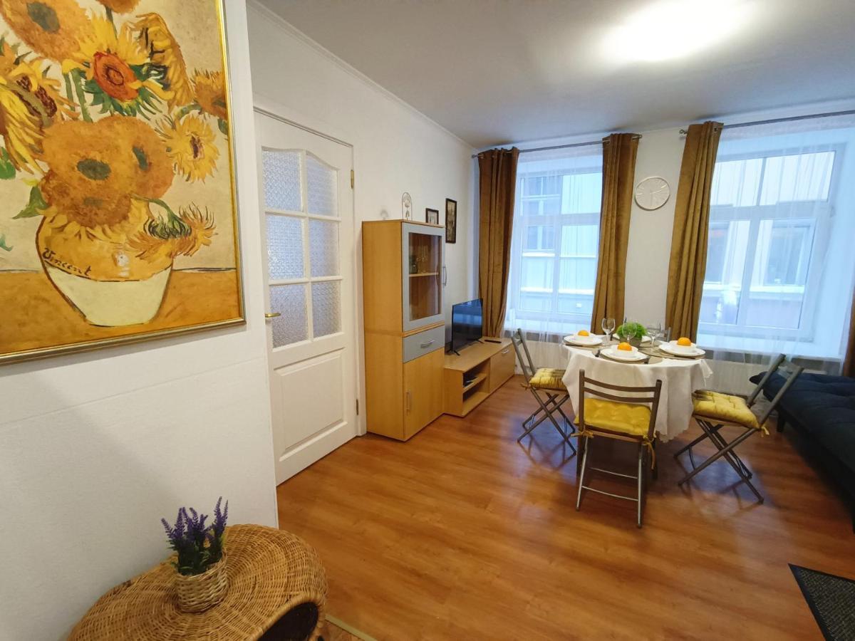 Old Town Sunny Bee Apartment Prime Location Riga Exterior foto
